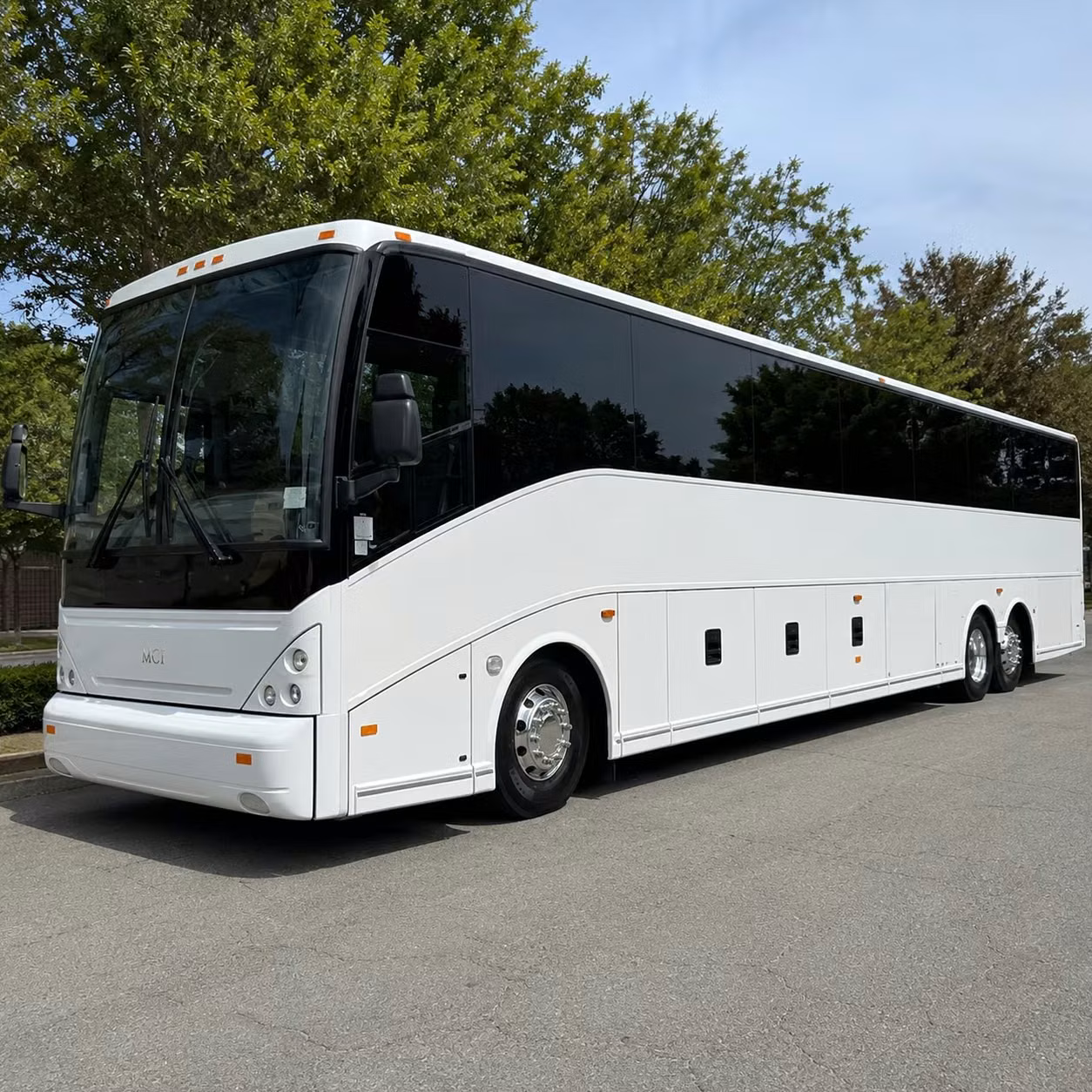 arriving groups love having a private airport bus waiting at msp when they land in minnesota