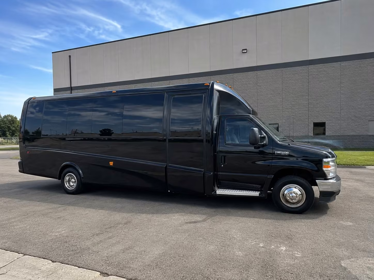 shakopee 15 passenger minibus rental